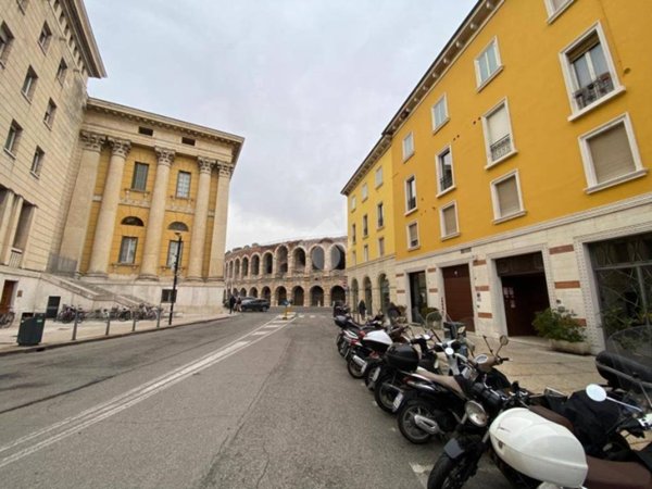 box auto in vendita a Verona in zona Centro Storico