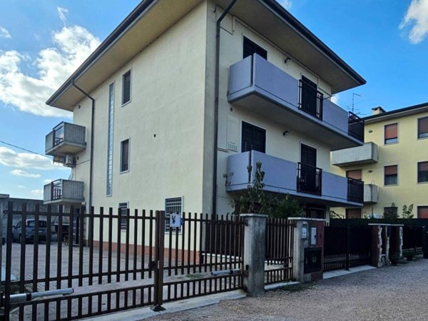 casa indipendente in vendita a Verona in zona Cadidavid