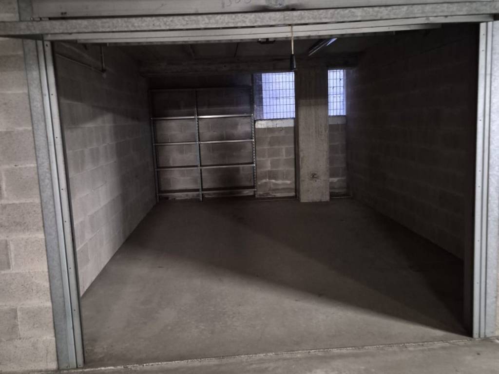 box auto in vendita a Verona in zona Saval