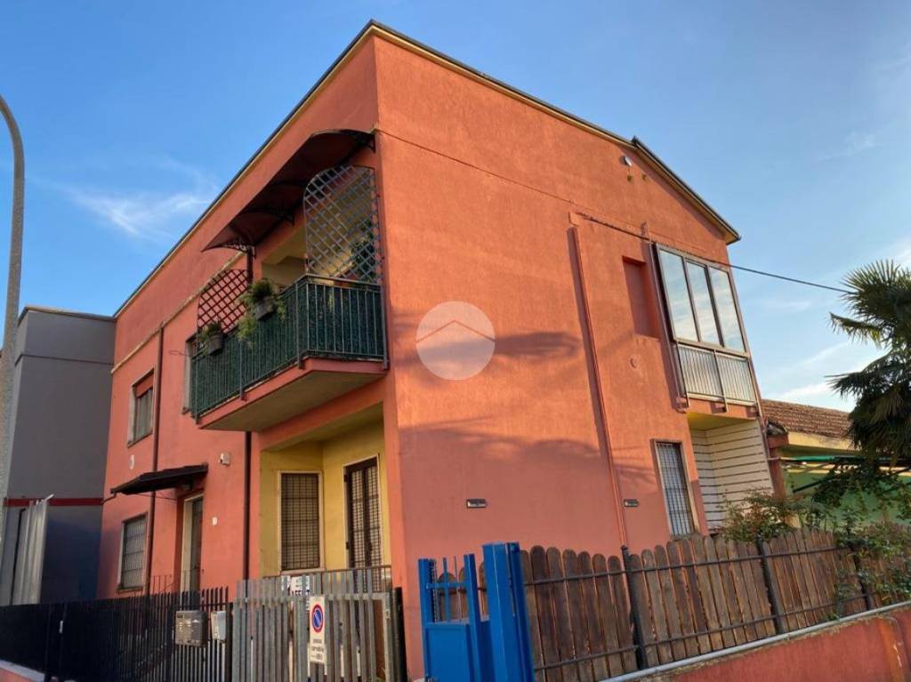 casa indipendente in vendita a Verona in zona Borgo Roma
