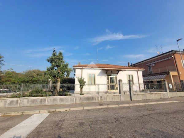 casa indipendente in vendita a Verona in zona Borgo Roma