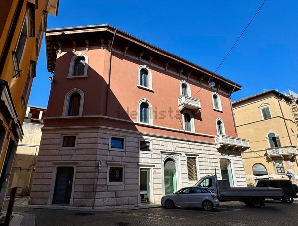 box auto in vendita a Verona in zona Centro Storico