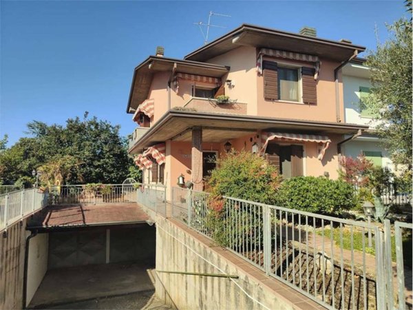 casa indipendente in vendita a Verona in zona Cadidavid