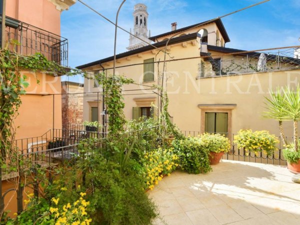 appartamento in vendita a Verona in zona Centro Storico