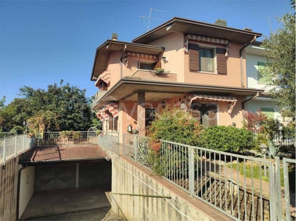casa indipendente in vendita a Verona in zona Cadidavid