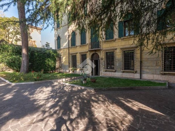appartamento in vendita a Verona in zona Centro Storico