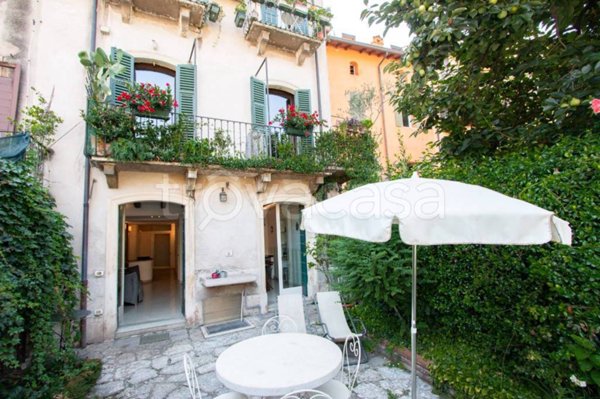 appartamento in vendita a Verona in zona Centro Storico