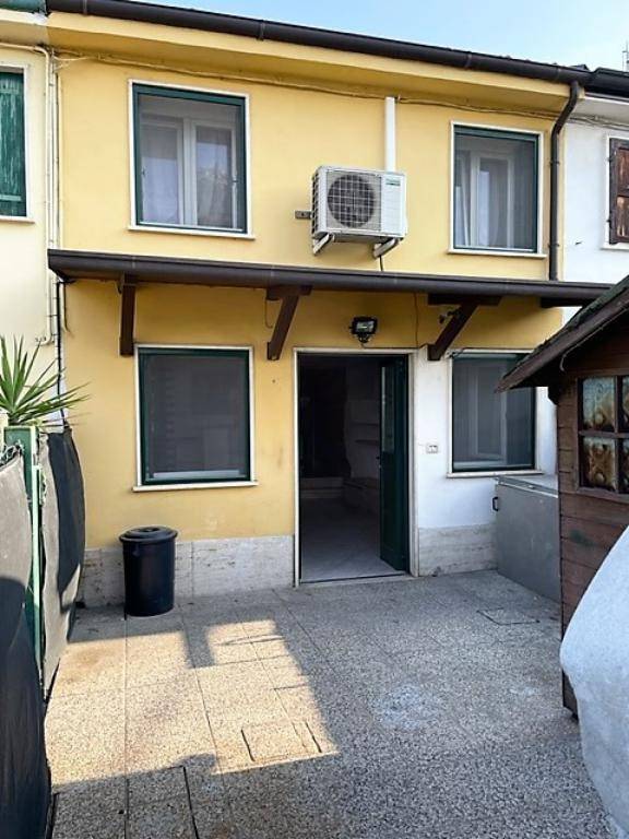 casa indipendente in vendita a Veronella