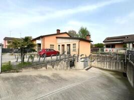 casa indipendente in vendita a Veronella in zona San Gregorio