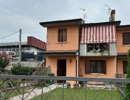 appartamento in vendita a Veronella in zona San Gregorio