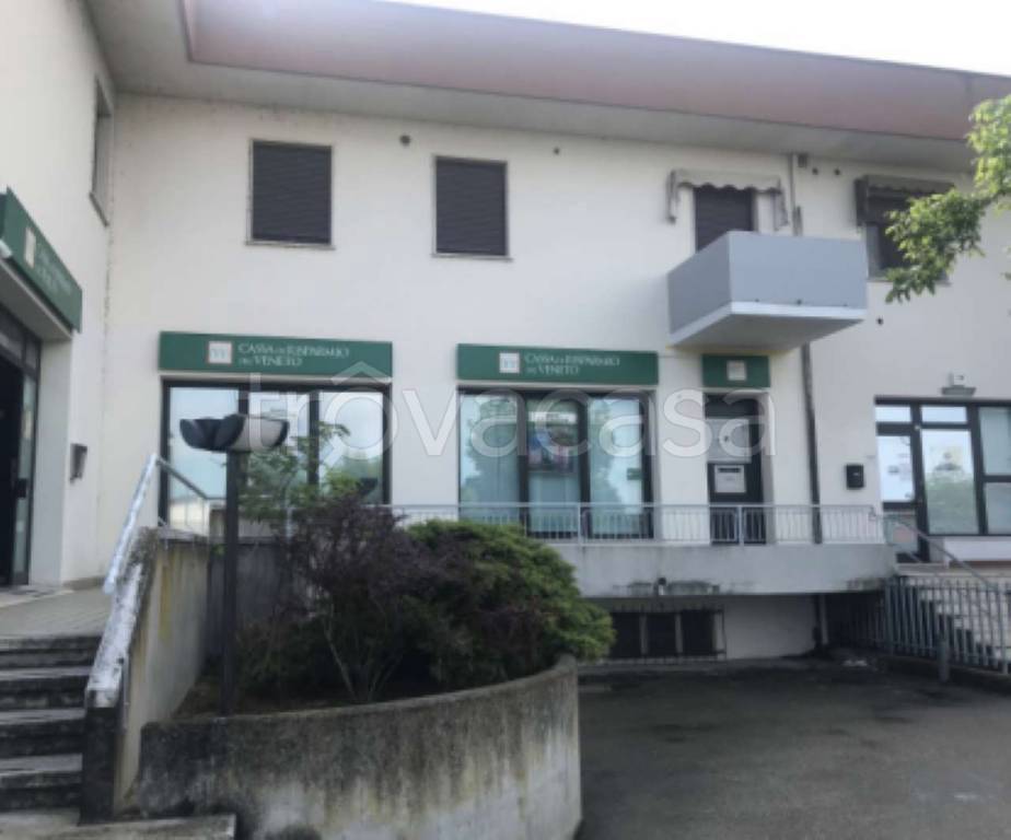 negozio in vendita a Veronella