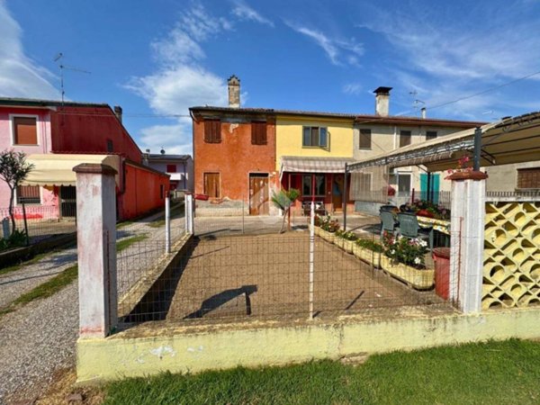 casa indipendente in vendita a Veronella in zona Oppi