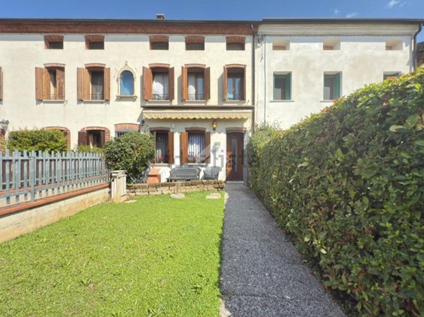 casa indipendente in vendita a Veronella