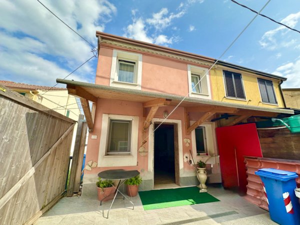 casa indipendente in vendita a Veronella in zona San Gregorio
