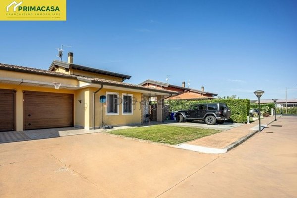 casa indipendente in vendita a Veronella in zona Giavone