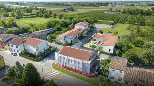 casa indipendente in vendita a Veronella in zona San Gregorio