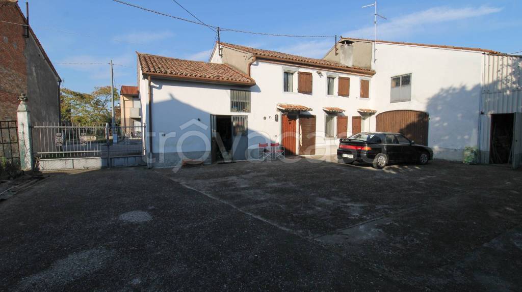 casa indipendente in vendita a Veronella in zona San Gregorio