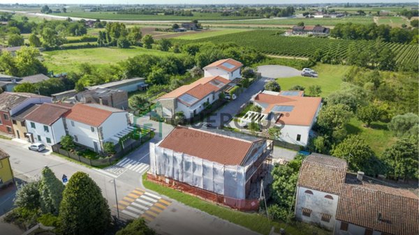 casa indipendente in vendita a Veronella in zona San Gregorio