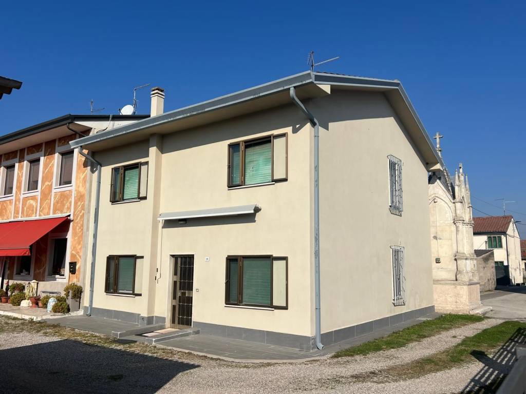 casa indipendente in vendita a Veronella in zona San Gregorio