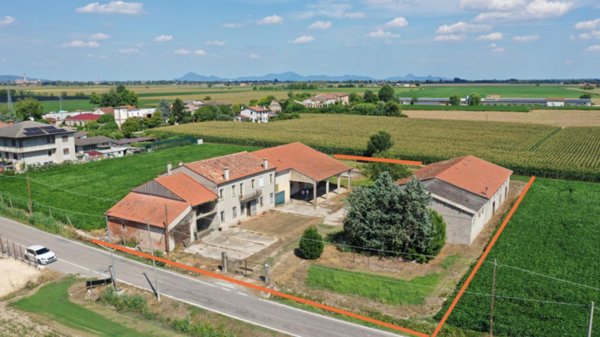 casa indipendente in vendita a Veronella in zona Giavone