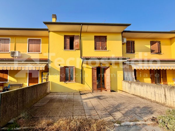 casa semindipendente in vendita a Veronella in zona San Gregorio