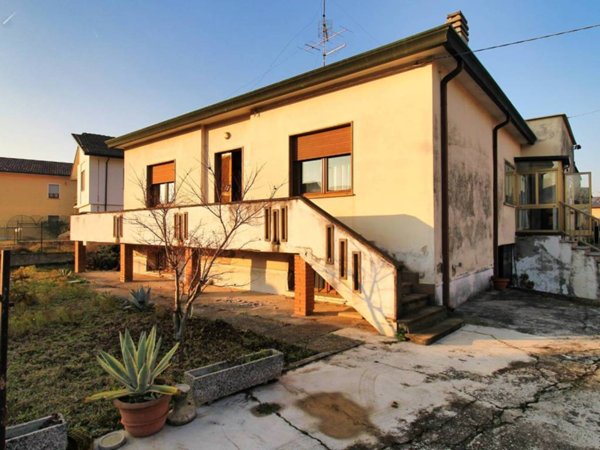 casa indipendente in vendita a Veronella in zona San Gregorio