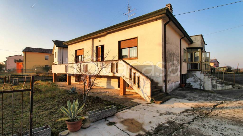 casa indipendente in vendita a Veronella in zona San Gregorio