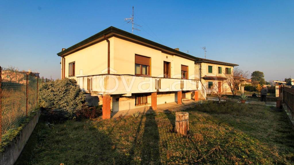 casa indipendente in vendita a Veronella in zona San Gregorio