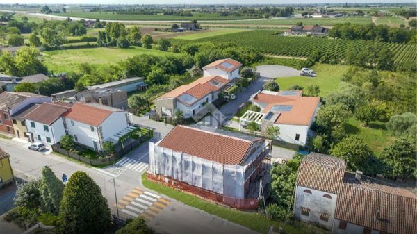 casa indipendente in vendita a Veronella in zona San Gregorio
