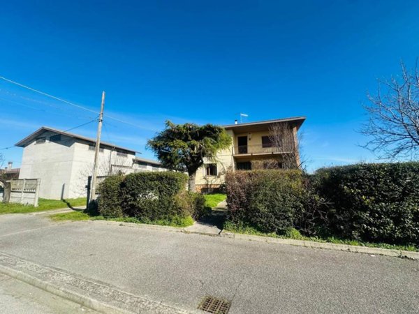 casa indipendente in vendita a Veronella
