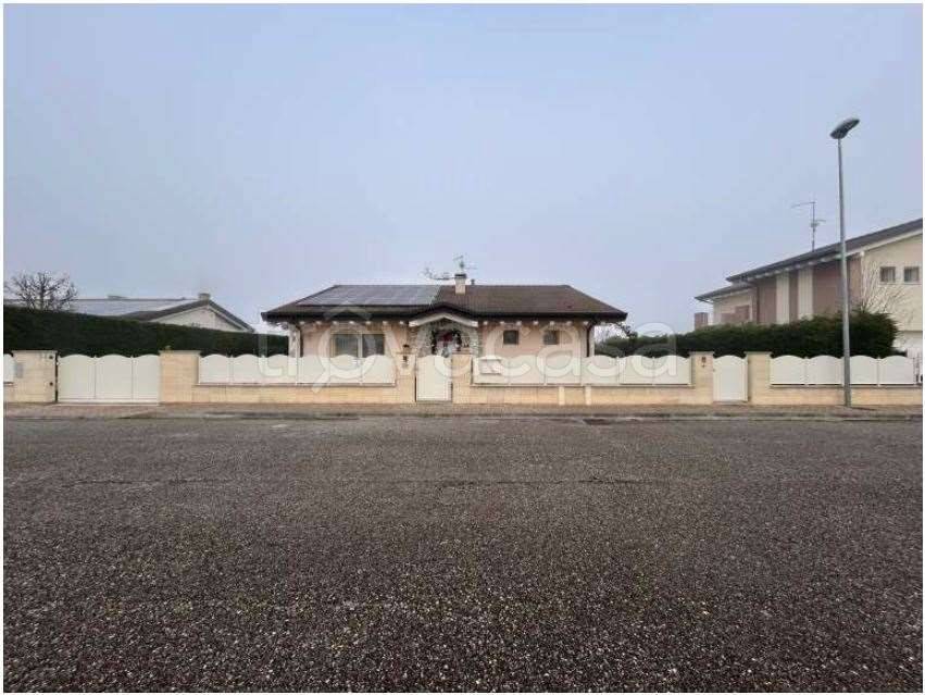 casa indipendente in vendita a Veronella in zona San Gregorio