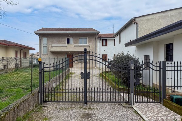 casa indipendente in vendita a Veronella in zona San Gregorio