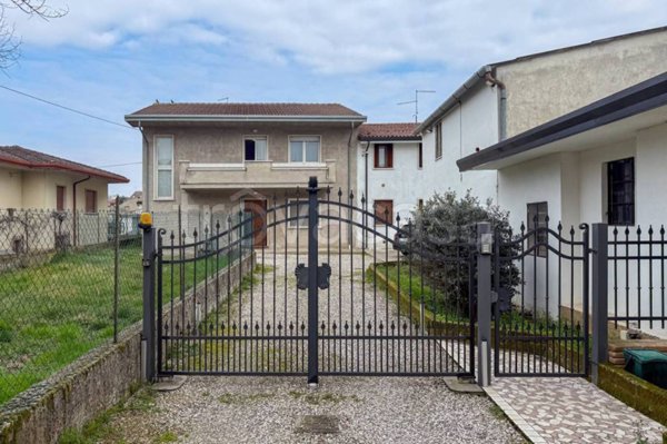 casa indipendente in vendita a Veronella in zona San Gregorio