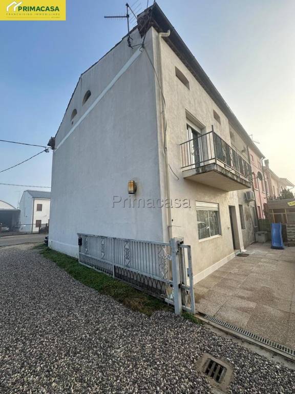 casa indipendente in vendita a Veronella in zona San Gregorio