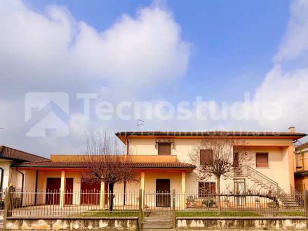 casa indipendente in vendita a Veronella