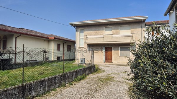 casa indipendente in vendita a Veronella in zona San Gregorio