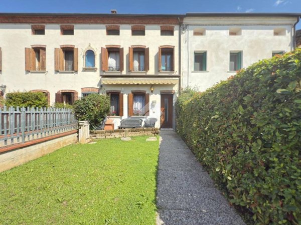 casa indipendente in vendita a Veronella in zona San Gregorio