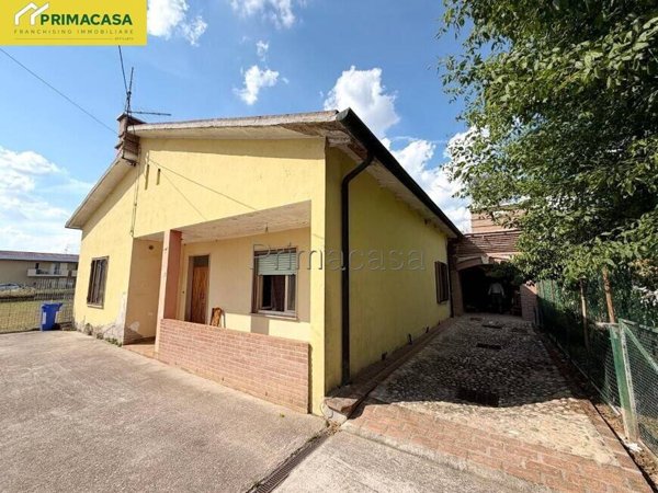casa indipendente in vendita a Veronella in zona San Gregorio