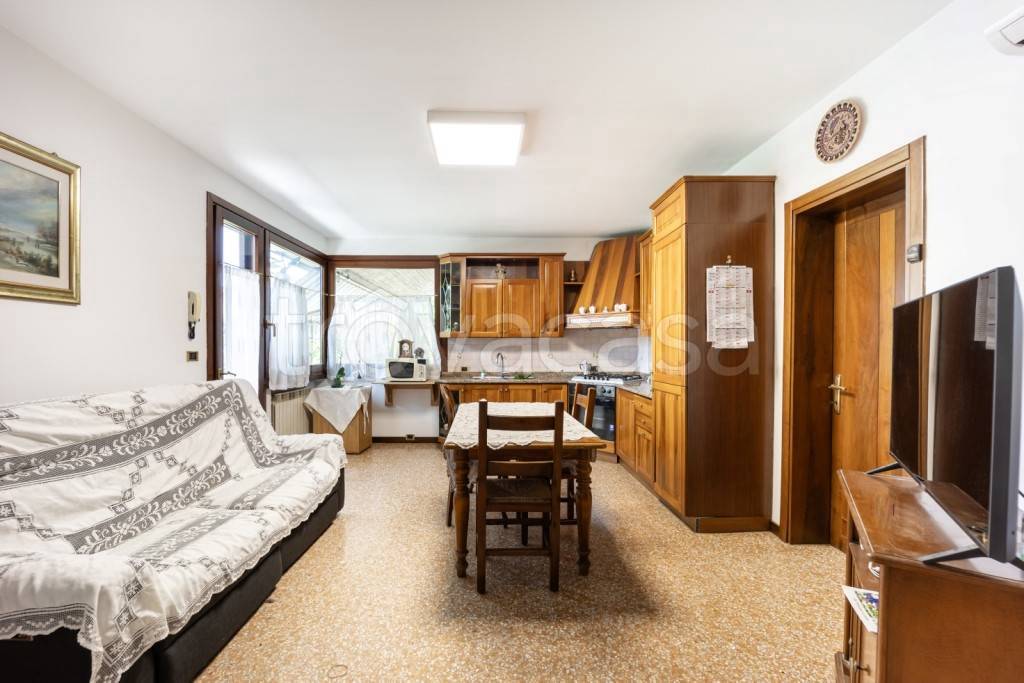 casa indipendente in vendita a Veronella in zona San Gregorio