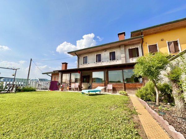 casa indipendente in vendita a Veronella in zona San Gregorio
