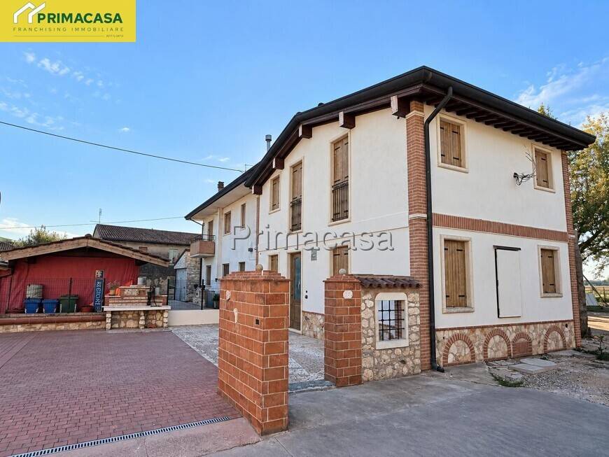 casa indipendente in vendita a Veronella in zona San Gregorio