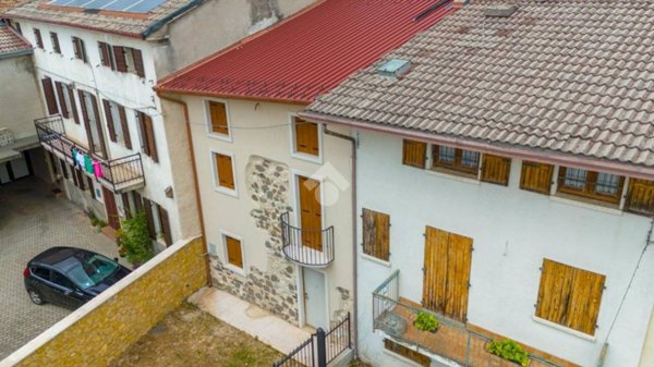 casa indipendente in vendita a Vestenanova in zona Bolca