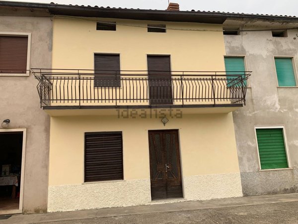 appartamento in vendita a Vestenanova in zona Bolca