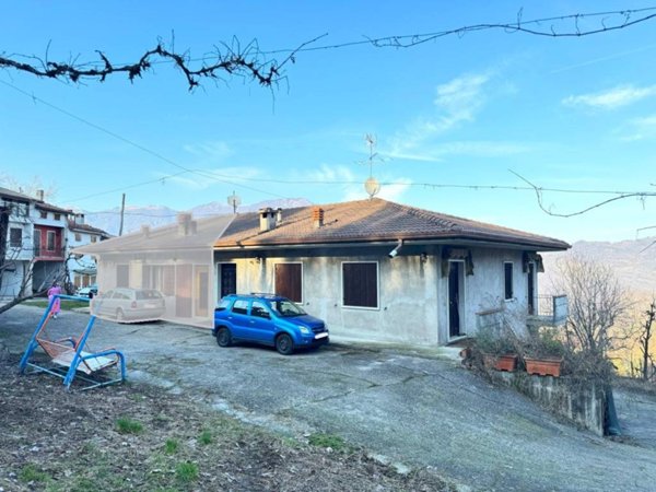 casa indipendente in vendita a Vestenanova in zona Bolca
