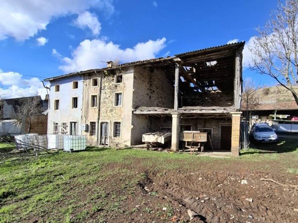 casa indipendente in vendita a Vestenanova in zona Bolca