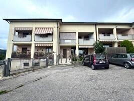 appartamento in vendita a Vestenanova in zona Bolca