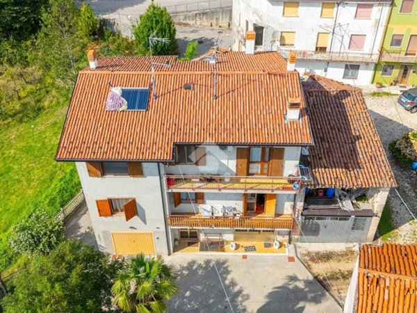 casa indipendente in vendita a Vestenanova in zona Bolca