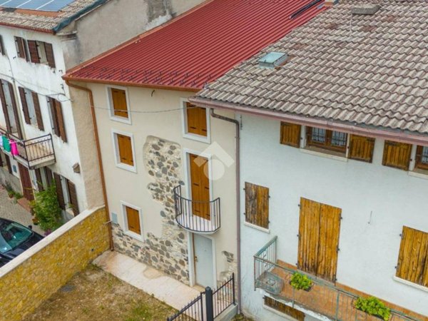 casa indipendente in vendita a Vestenanova in zona Bolca