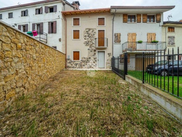 appartamento in vendita a Vestenanova in zona Bolca