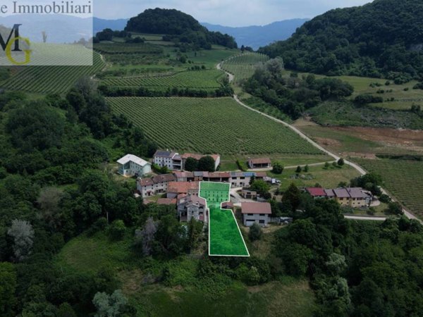 casa indipendente in vendita a Vestenanova in zona Bolca